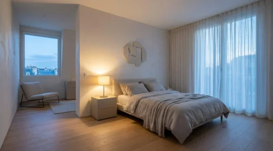 Chambre à coucher moderne avec éclairage LED chaud réglable montrant la transition entre lumière du jour et ambiance nocturne